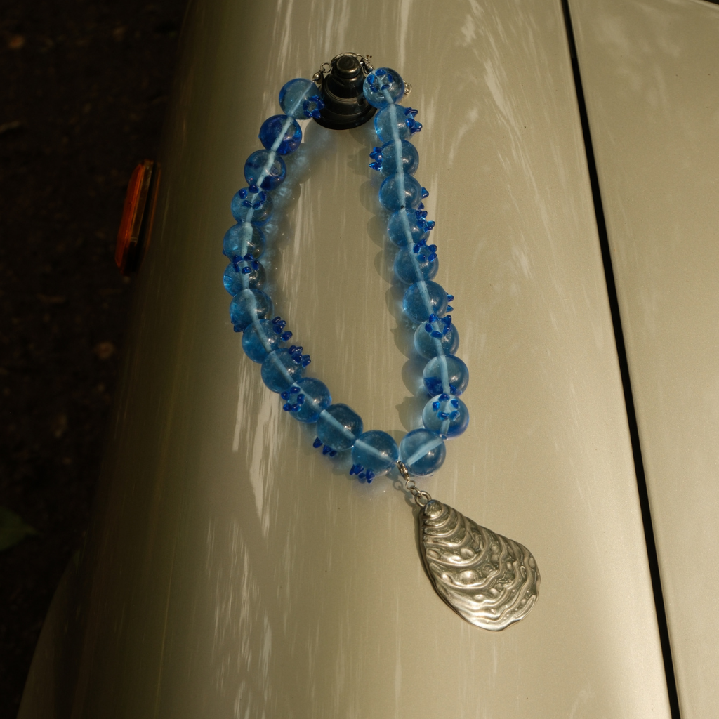 Close-up of the Ostra Pendant Silver showcasing the 3D oyster shell design.
